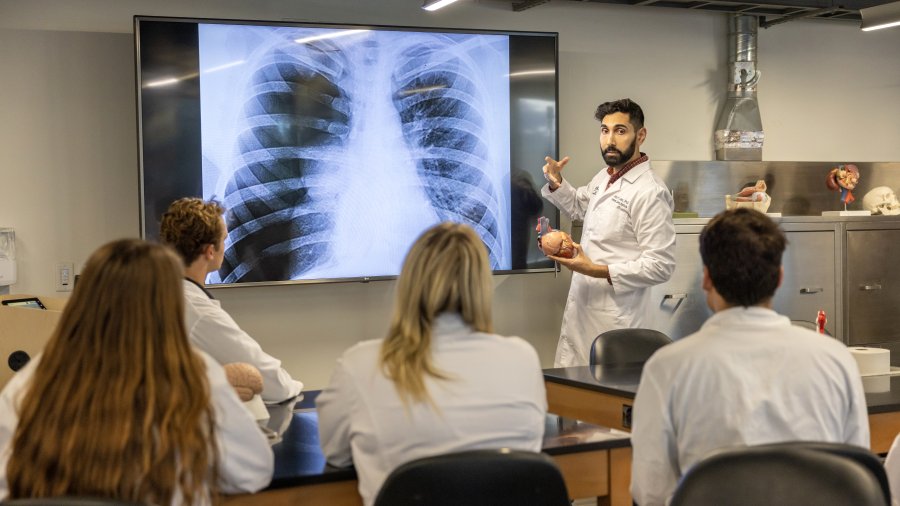 Associate Professor and Director Joy Balta giving lecture to anatomy class in Rohr Hall science labs.