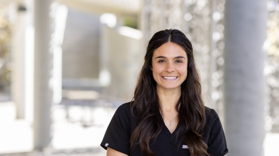 Sarah Capra Headshot