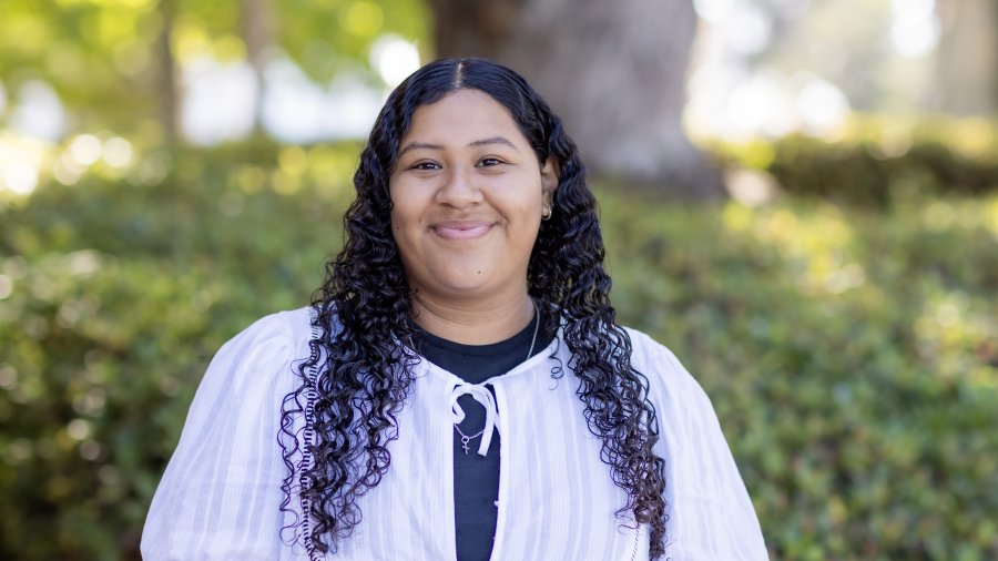 Portrait headshot of Esmeralda Jarquin.