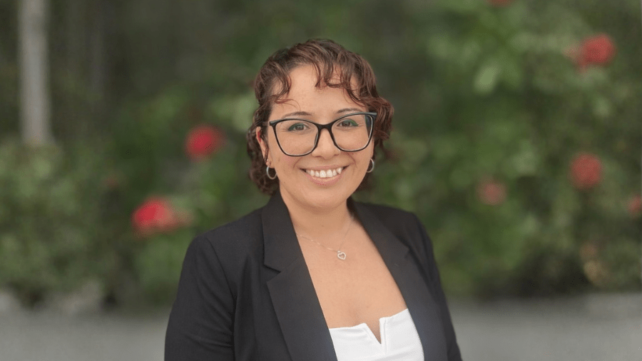 Portrait shot of Lauren Lahn.